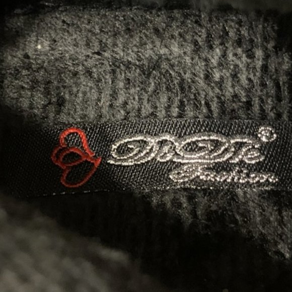 Over the knee boots with black star studs - Picture 15 of 15